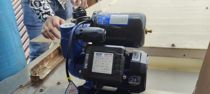 Thợ lắp đặt máy bơm tăng áp Adelino ở Tân An – Long An