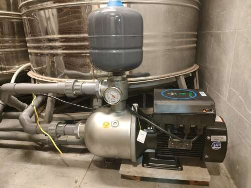 Máy bơm tăng áp biến tần Adelino AWE8-4 – 1.5KW / 220v