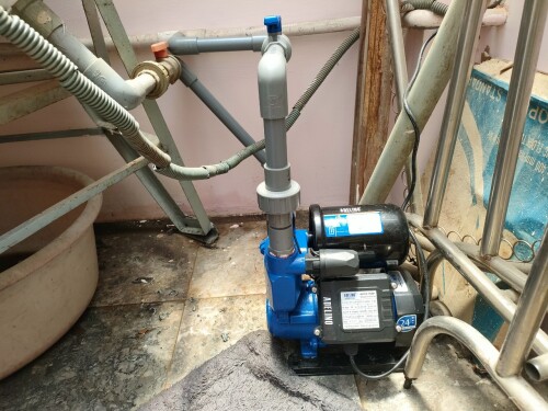 Lắp máy nước nóng năng lượng mặt trời Bình Minh 152Lit Và Bơm tăng áp Adelino dùng trực tiếp